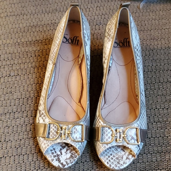 Sofft Shoes - Soft snake skin dress shoes size 9m